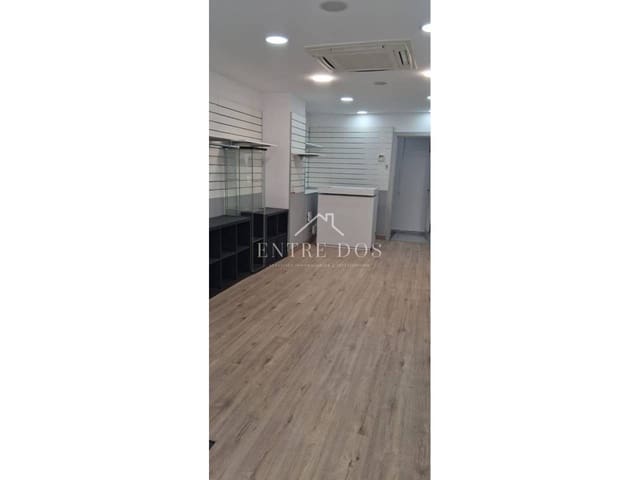 4 bedroom Commercial for sale in Castelló de la Plana - € 165,000 (Ref: 9057266)