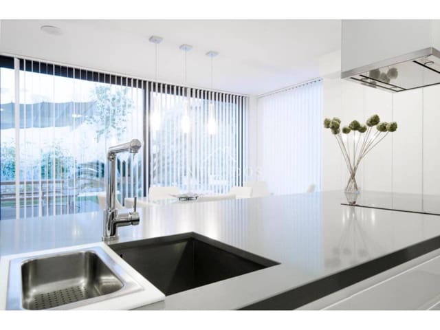 4 bedroom Villa for rent in Benicàssim with pool garage - € 5,500 (Ref: 9102659)