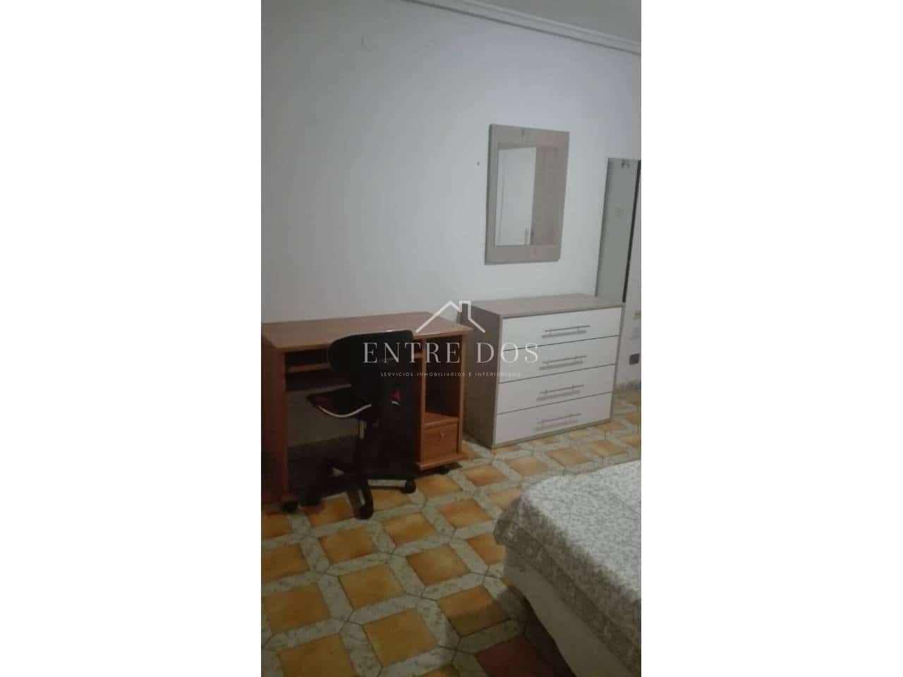 4 slaapkamer Flat te huur in Castello de la Plana - € 860 (Ref: 9108356)
