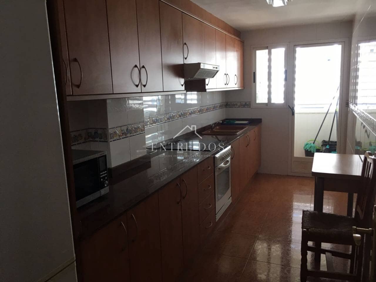 4 slaapkamer Flat te huur in Castello de la Plana met garage - € 910 (Ref: 9113768)