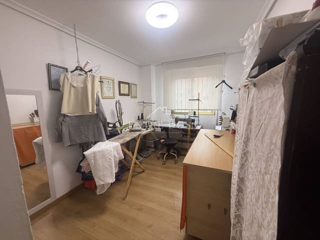 4 makuuhuone Asunto myytävänä paikassa Vila-real - 160 000 € (Ref: 9387595)