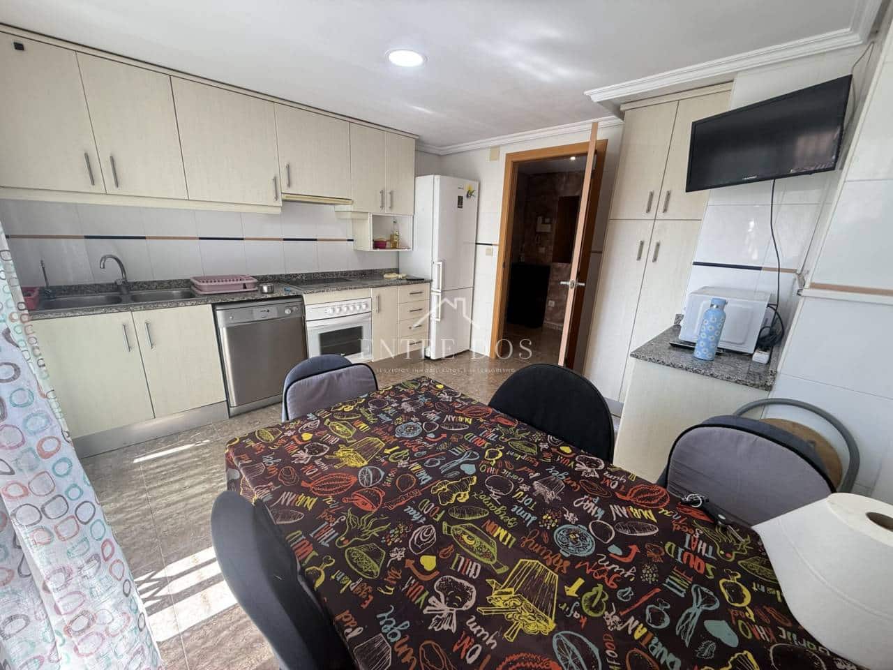 3 bedroom Flat for rent in Castello de la Plana with garage - € 1,000 (Ref: 9788093)