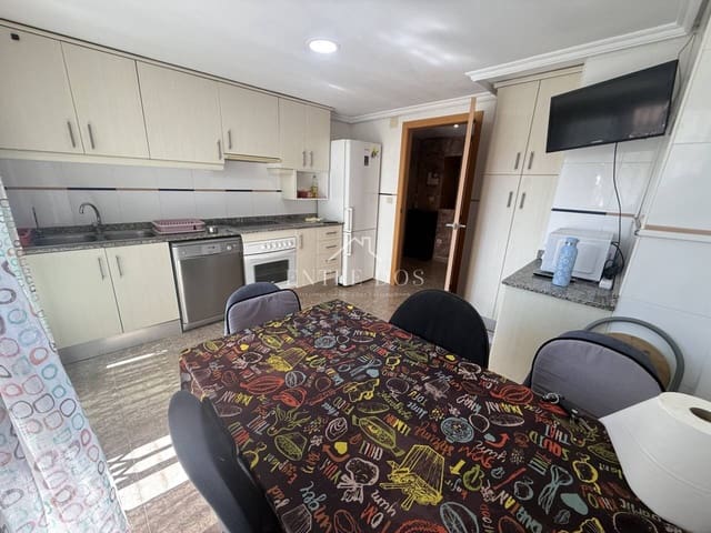 3 bedroom Flat for rent in Castelló de la Plana with garage - € 1,000 (Ref: 9788093)