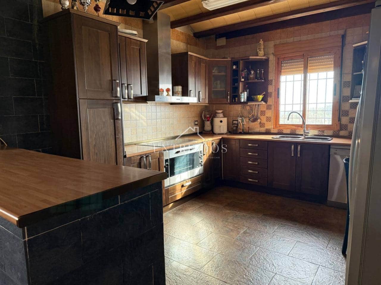 9 bedroom Finca/Country House for sale in Castello de la Plana with pool garage - € 360,000 (Ref: 9841976)