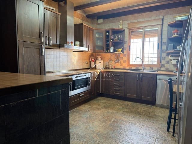 9 soveværelse Finca/Landehus til salg i Castelló de la Plana med swimmingpool garage - € 360.000 (Ref: 9841976)
