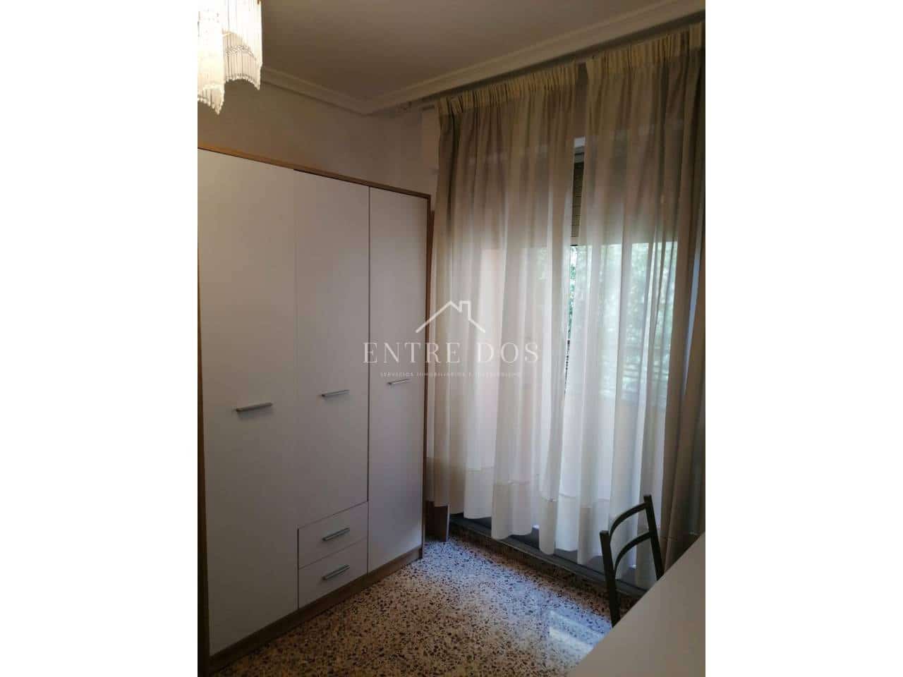 4 slaapkamer Flat te huur in Castello de la Plana - € 900 (Ref: 9902707)
