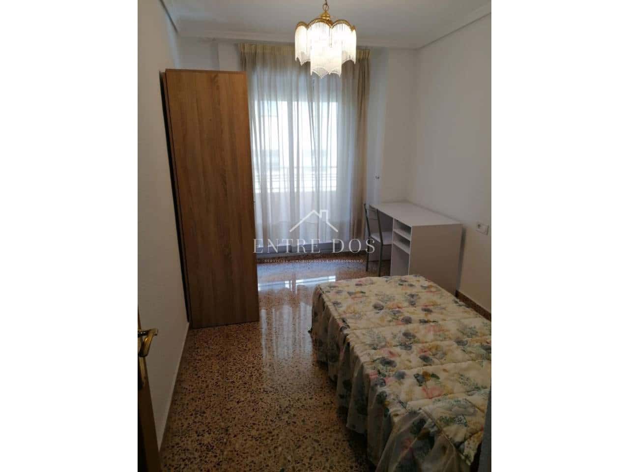 4 slaapkamer Flat te huur in Castello de la Plana - € 900 (Ref: 9902707)