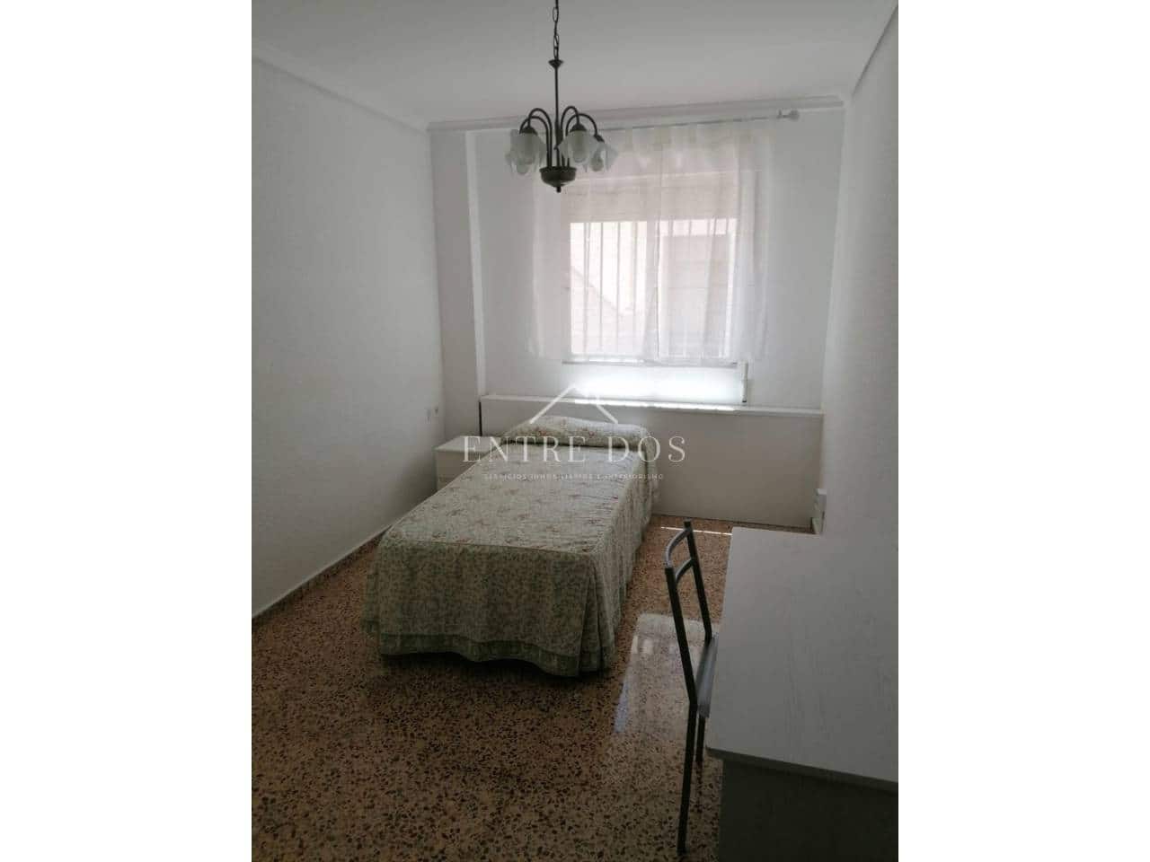 4 slaapkamer Flat te huur in Castello de la Plana - € 900 (Ref: 9902707)