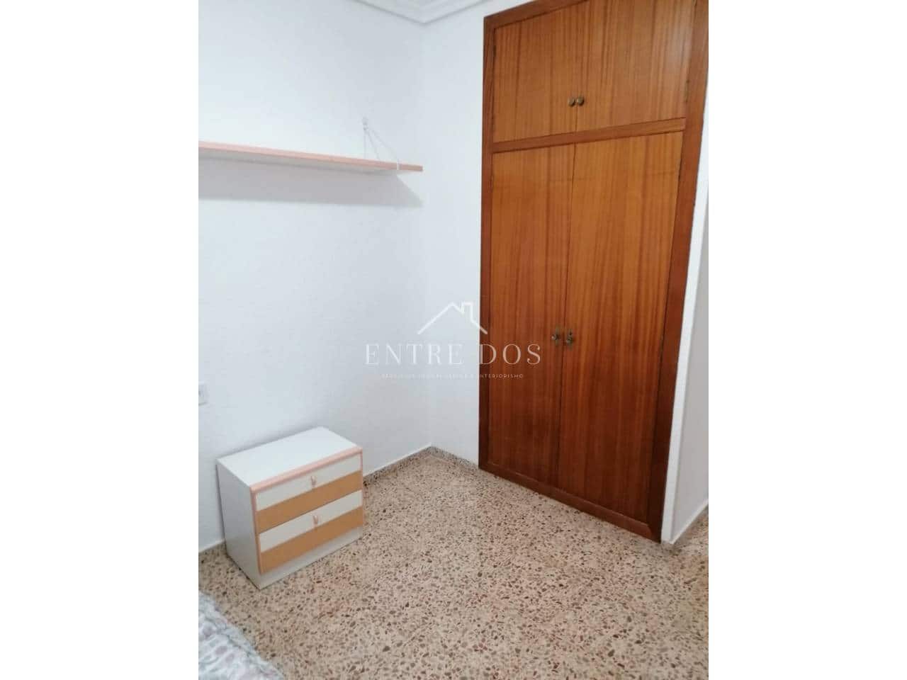 4 slaapkamer Flat te huur in Castello de la Plana - € 900 (Ref: 9902707)