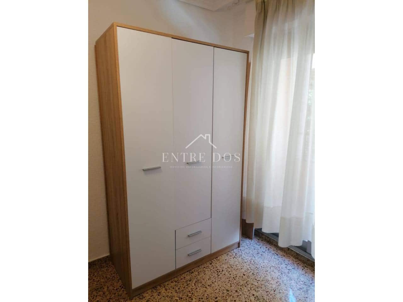 4 slaapkamer Flat te huur in Castello de la Plana - € 900 (Ref: 9902707)
