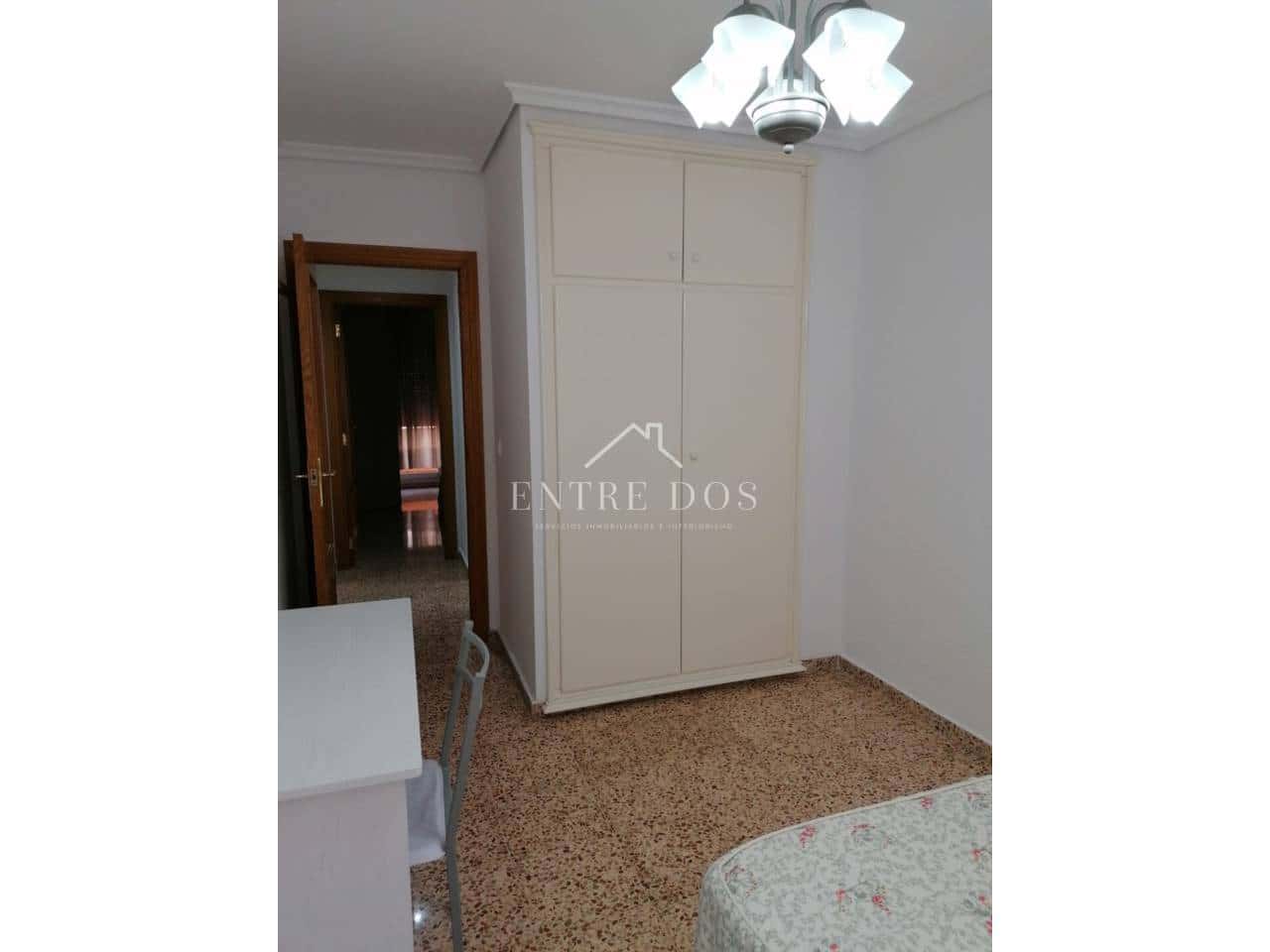 4 slaapkamer Flat te huur in Castello de la Plana - € 900 (Ref: 9902707)