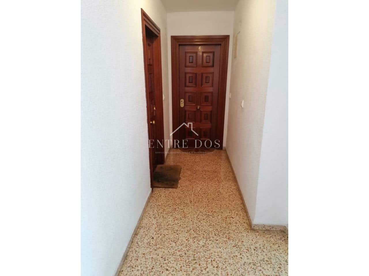 4 slaapkamer Flat te huur in Castello de la Plana - € 900 (Ref: 9902707)
