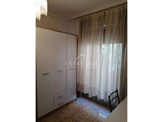 4 slaapkamer Flat te huur in Castelló de la Plana - € 900 (Ref: 9902707)