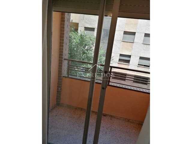 4 slaapkamer Flat te huur in Castelló de la Plana - € 900 (Ref: 9902707)