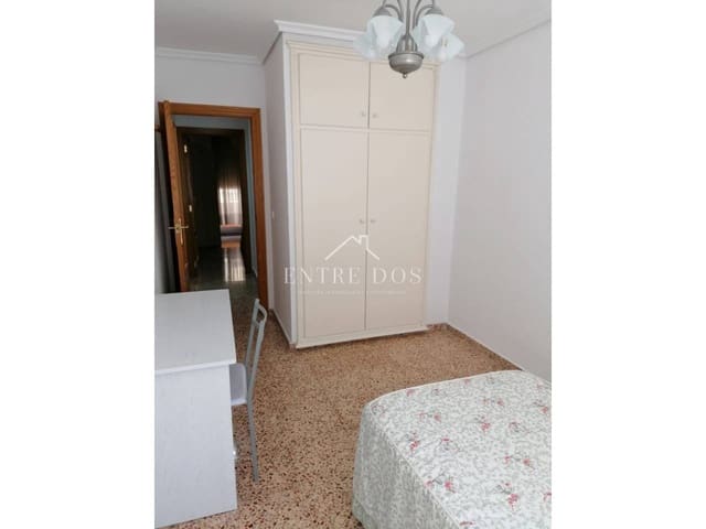 4 slaapkamer Flat te huur in Castelló de la Plana - € 900 (Ref: 9902707)