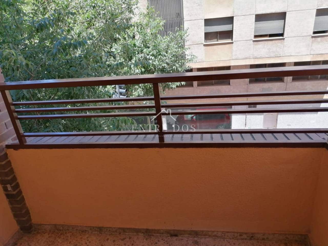 4 slaapkamer Flat te huur in Castello de la Plana - € 900 (Ref: 9902707)