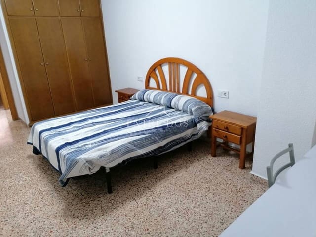 4 slaapkamer Flat te huur in Castelló de la Plana - € 900 (Ref: 9902707)