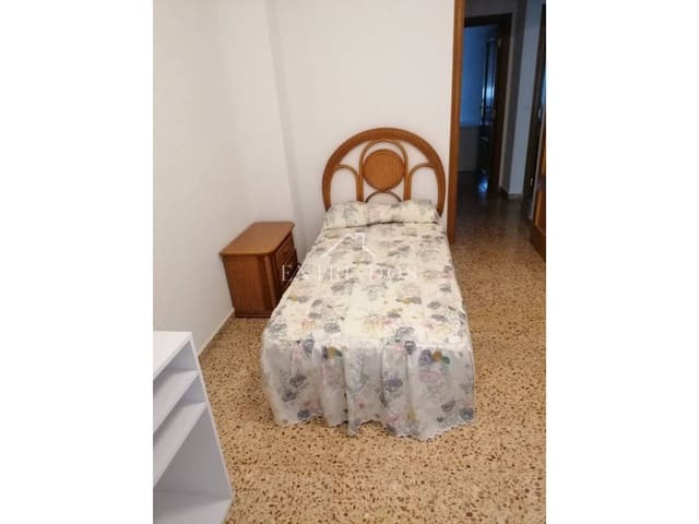 4 slaapkamer Flat te huur in Castelló de la Plana - € 900 (Ref: 9902707)