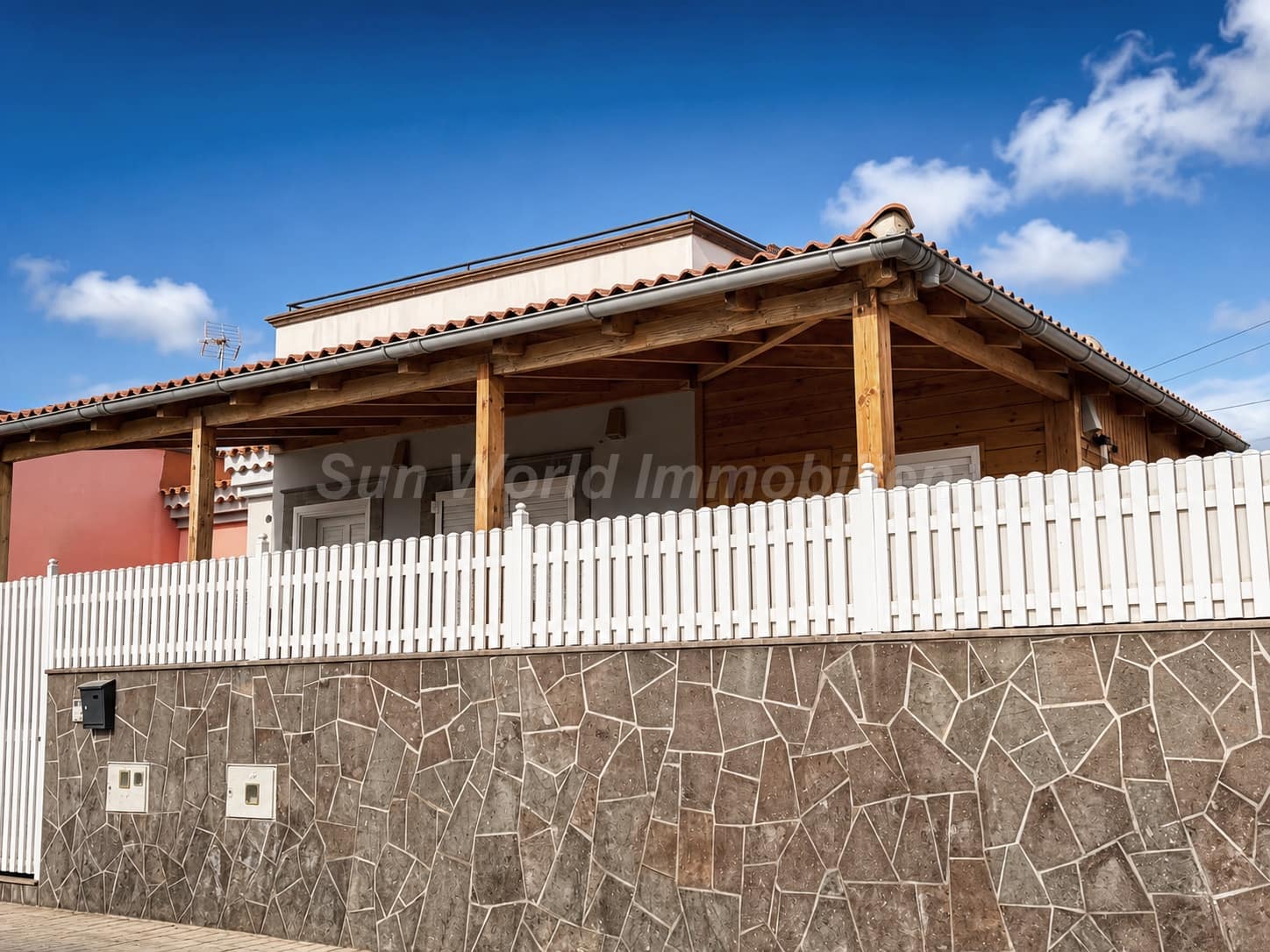 2 bedroom Townhouse for sale in Montana la Data with garage - € 469,000 (Ref: 10029604)