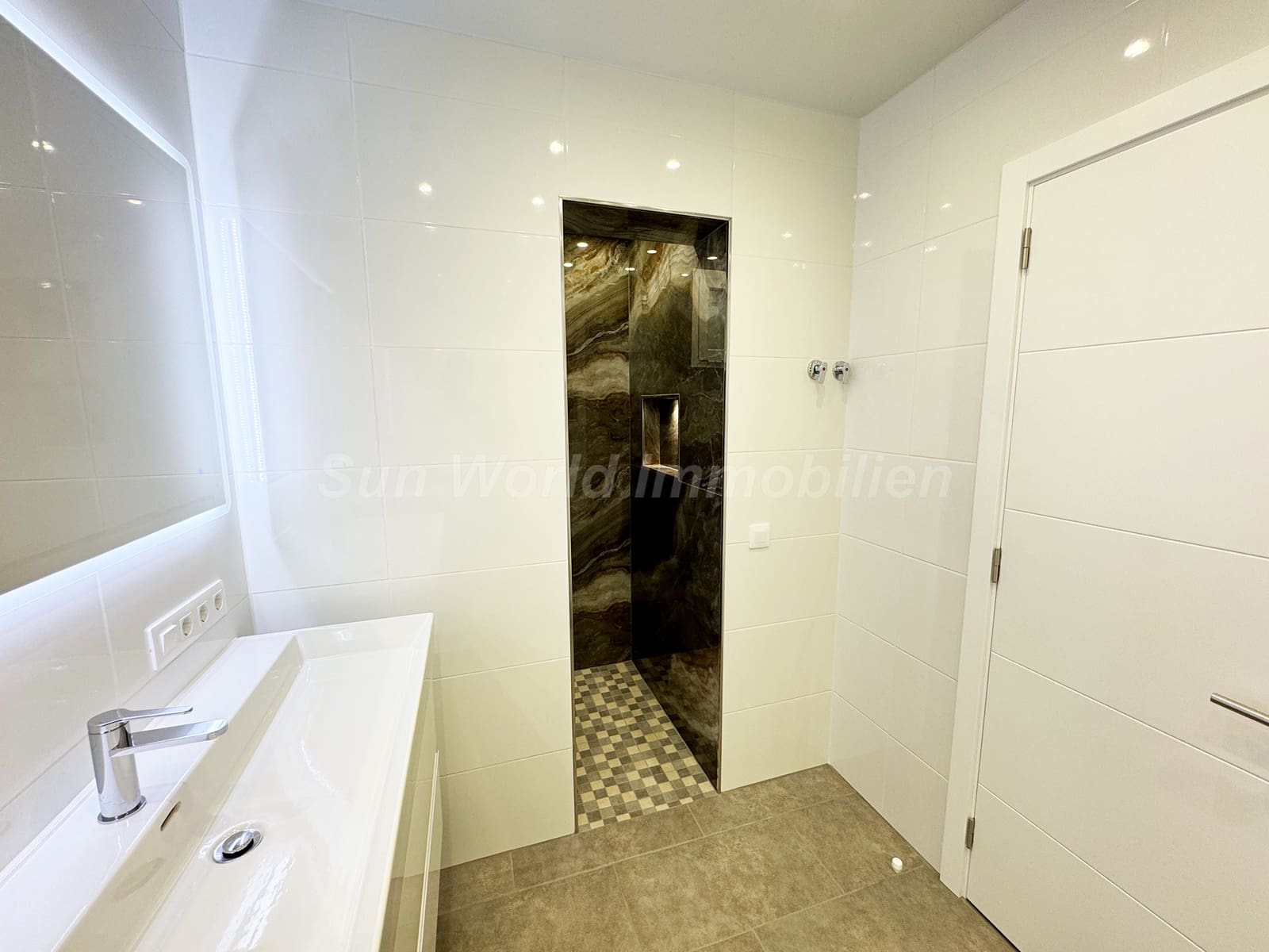 4 slaapkamer Huis te koop in Castillo del Romeral - € 449.000 (Ref: 8774580)