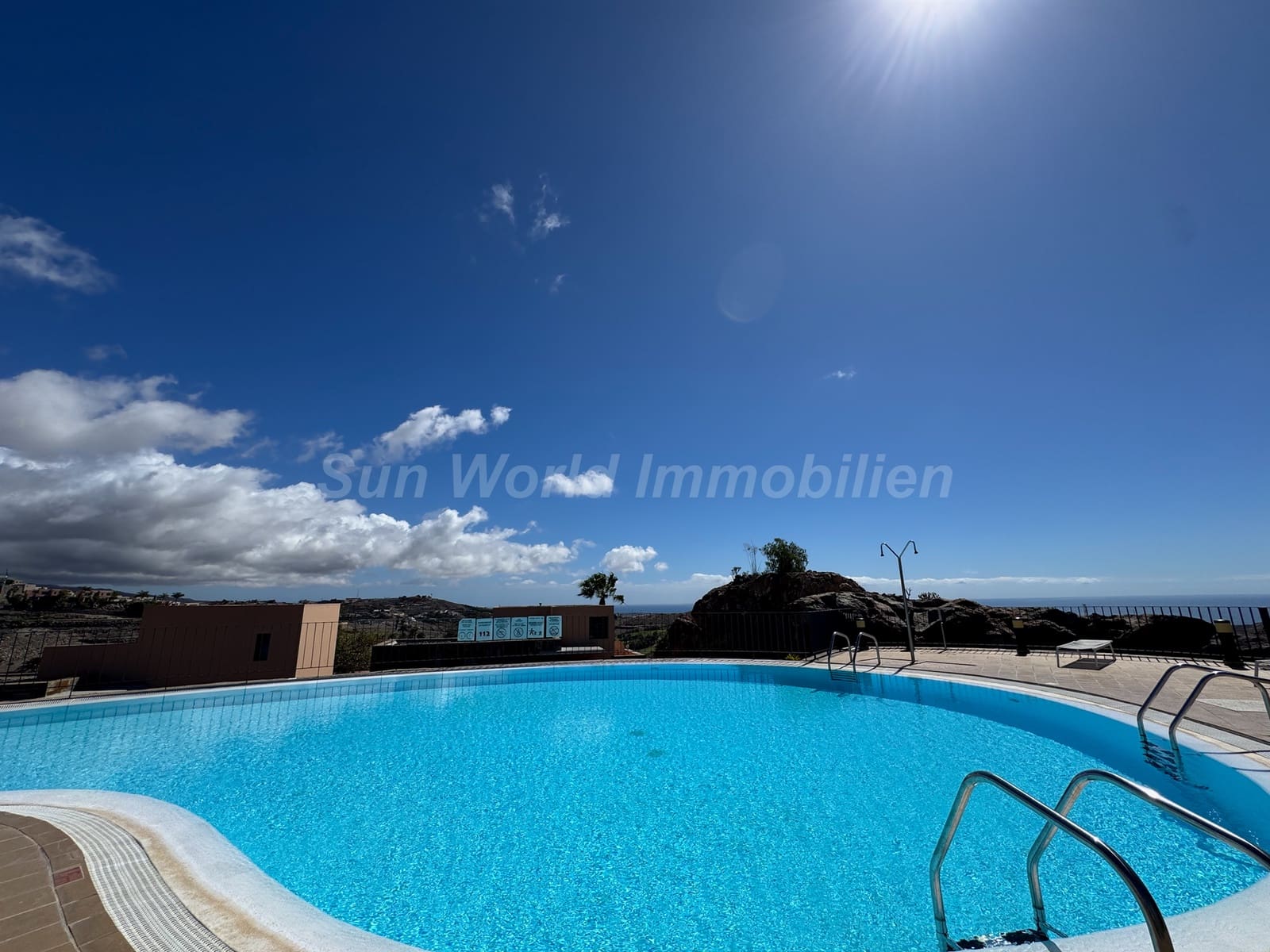 2 soveværelse Byhus til salg i Salobre Golf med swimmingpool garage - € 739.000 (Ref: 9219180)