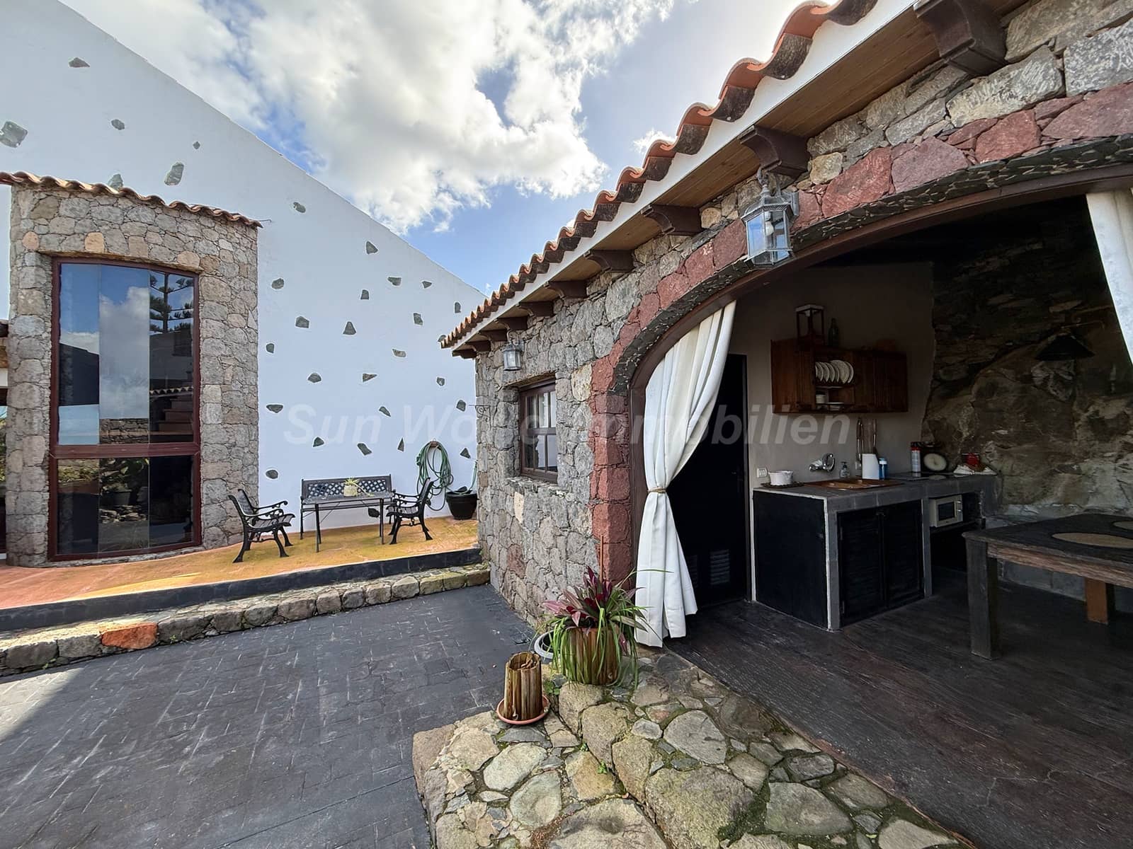 3 bedroom Townhouse for rent in Moya - € 2,400 (Ref: 9489806)