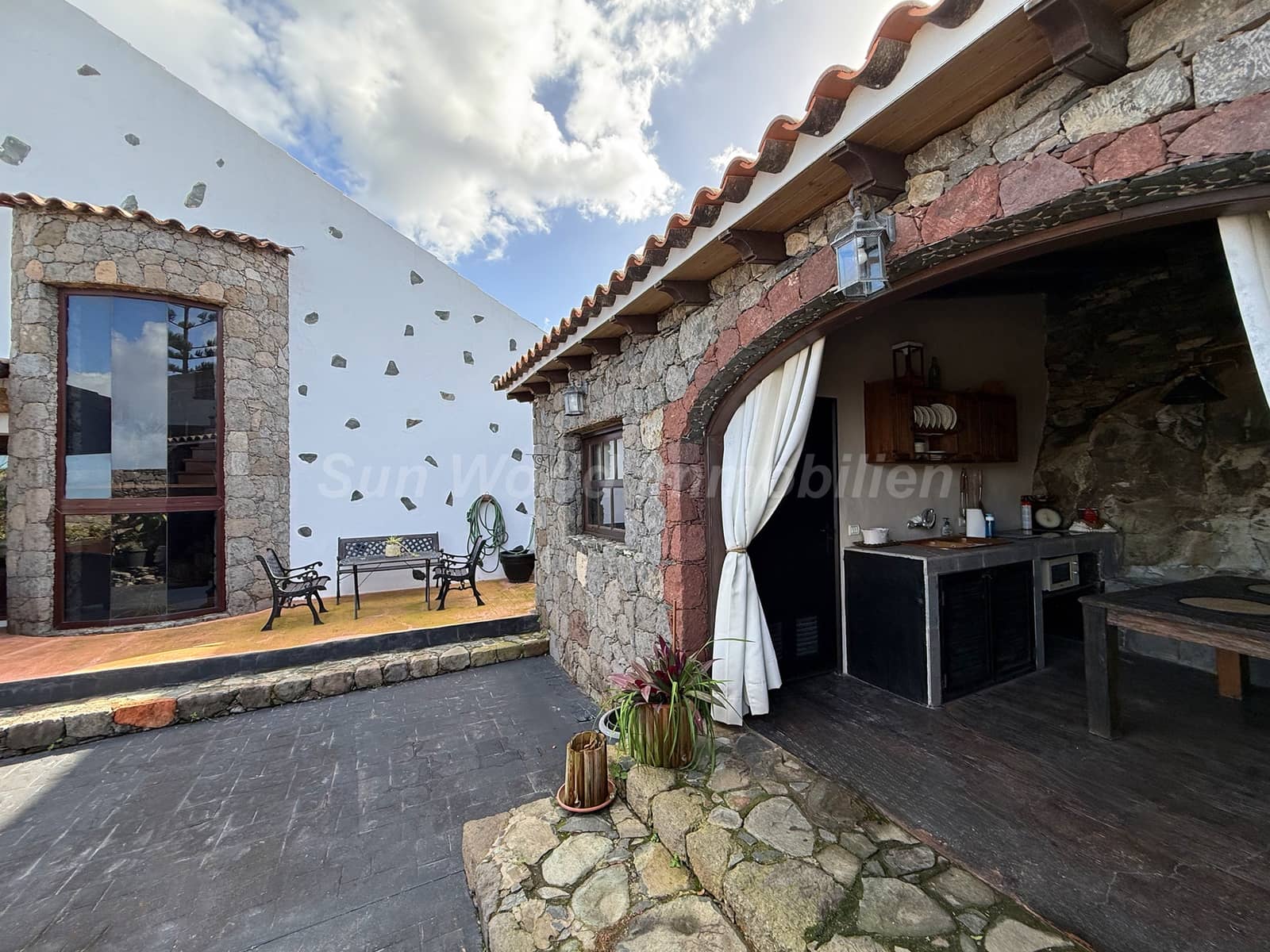 3 soveværelse Byhus til salg i Moya - € 900.000 (Ref: 9800282)