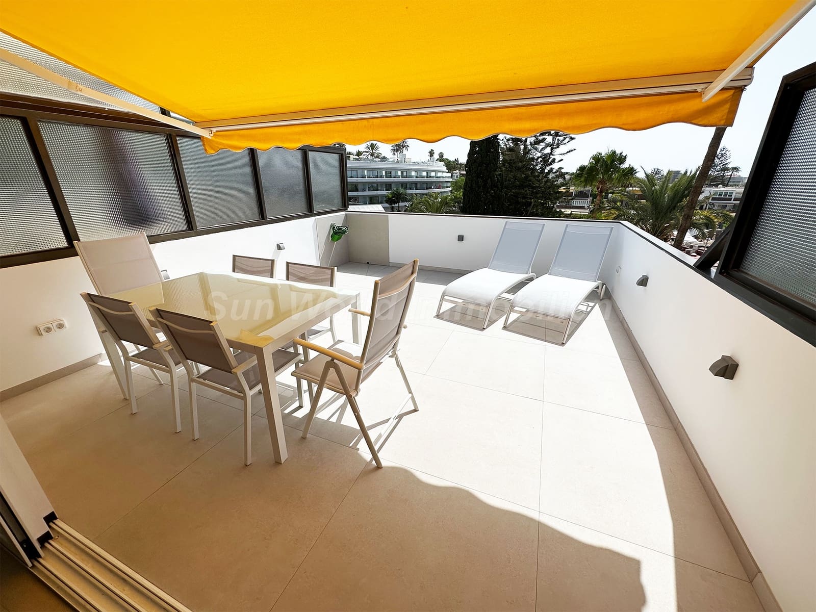 2 Zimmer Wohnung zu vermieten in San Agustin mit Pool Garage - 1.500 € (Ref: 9899822)
