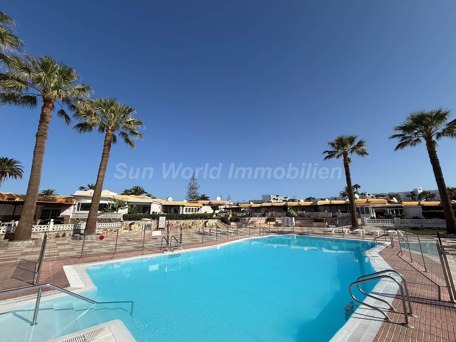 2 bedroom Bungalow for sale in Playa del Ingles - € 499,000 (Ref: 9964164)