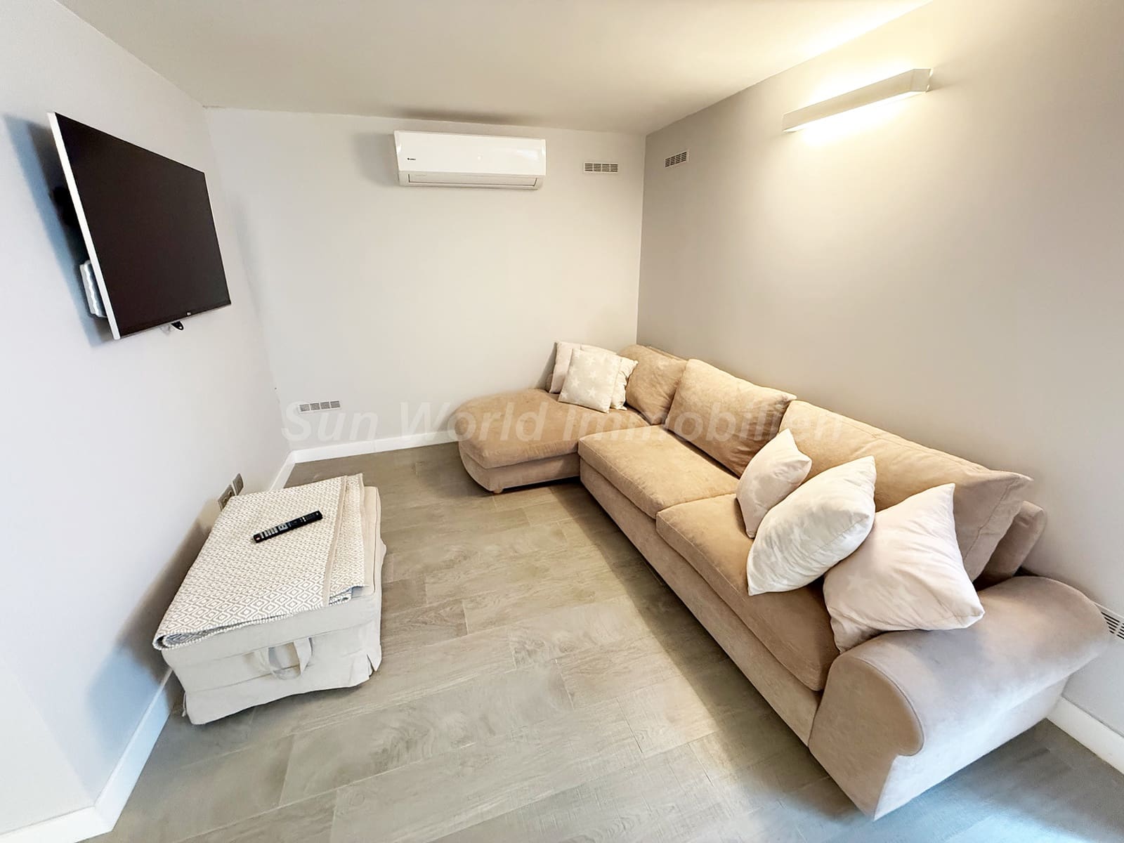3 soverom Bungalow til leie i Campo Internacional med svømmebasseng garasje - € 2 800 (Ref: 9977971)