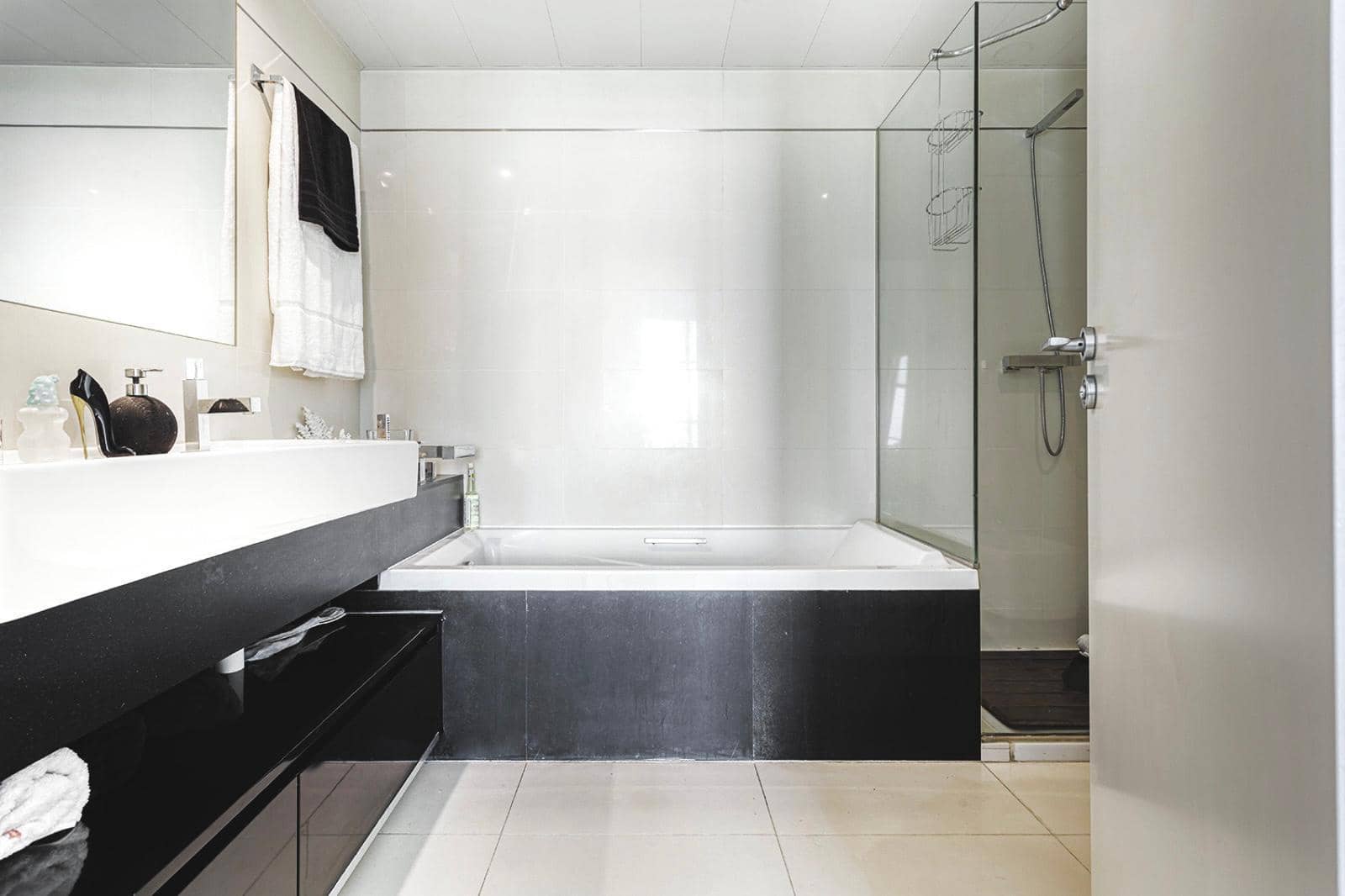 3 slaapkamer Flat te koop in Barcelona stad met zwembad garage - € 1.780.000 (Ref: 10118089)