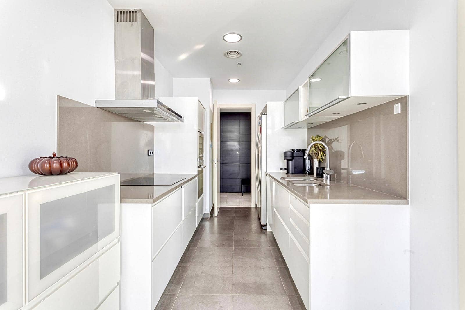 3 slaapkamer Flat te koop in Barcelona stad met zwembad garage - € 1.780.000 (Ref: 10118089)