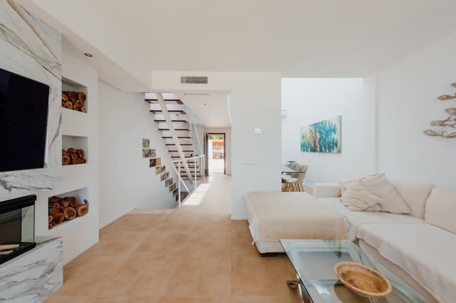 Hus til salgs i Cala Tarida, San Jose / Sant Josep de Sa Talaia med svømmebasseng garasje - € 1 100 000 (Ref: 9943799)