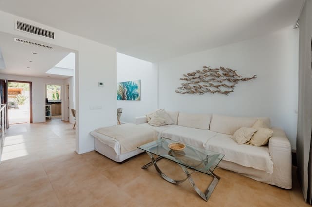 Hus til salgs i Cala Tarida, San Jose / Sant Josep de Sa Talaia med svømmebasseng garasje - € 1 100 000 (Ref: 9943799)