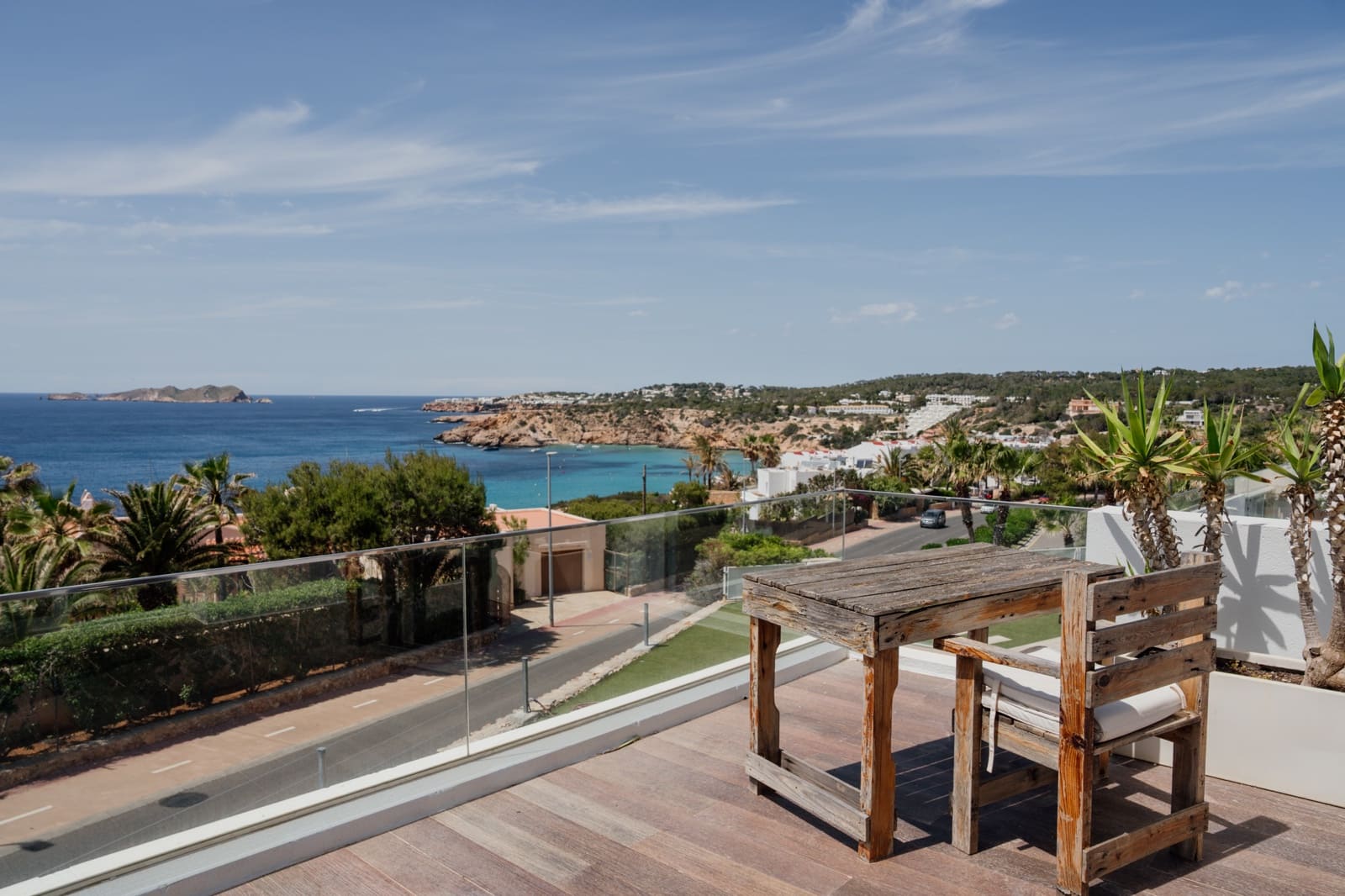 Hus til salgs i Cala Tarida med svømmebasseng garasje - € 1 100 000 (Ref: 9943799)