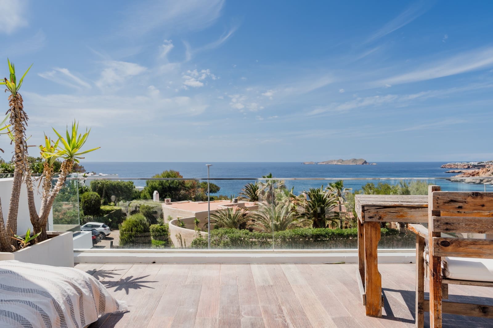 Hus til salgs i Cala Tarida med svømmebasseng garasje - € 1 100 000 (Ref: 9943799)