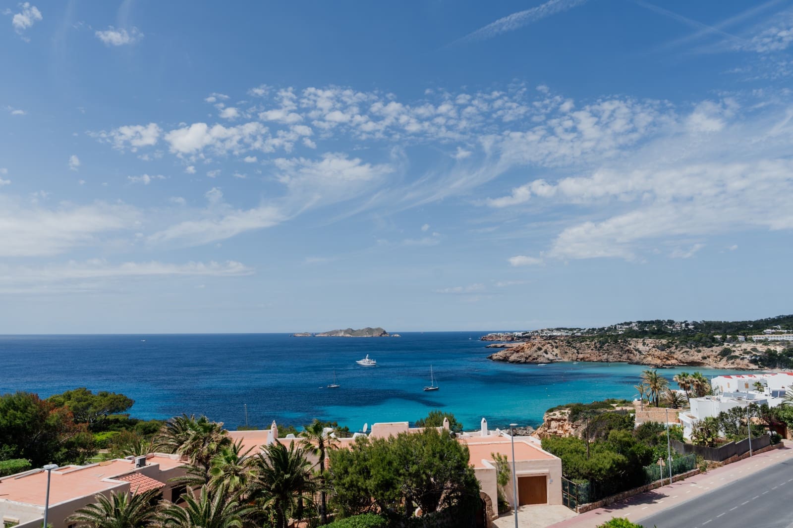 Hus til salgs i Cala Tarida med svømmebasseng garasje - € 1 100 000 (Ref: 9943799)