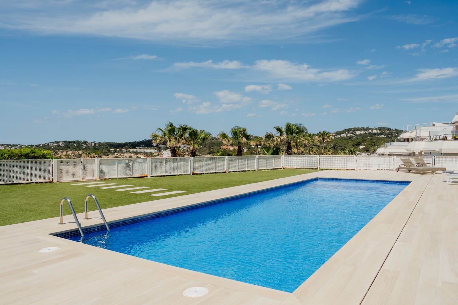 Hus til salgs i Cala Tarida med svømmebasseng garasje - € 1 100 000 (Ref: 9943799)