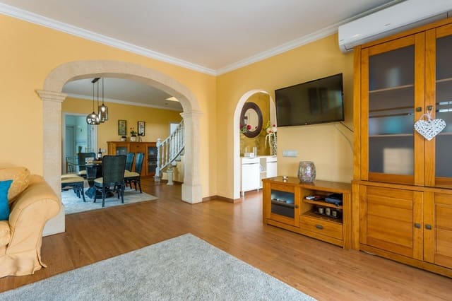 4 sypialnia Willa na sprzedaż w Cala d'Or, Santanyí z basenem - 900 000 € (Ref: 8500383)