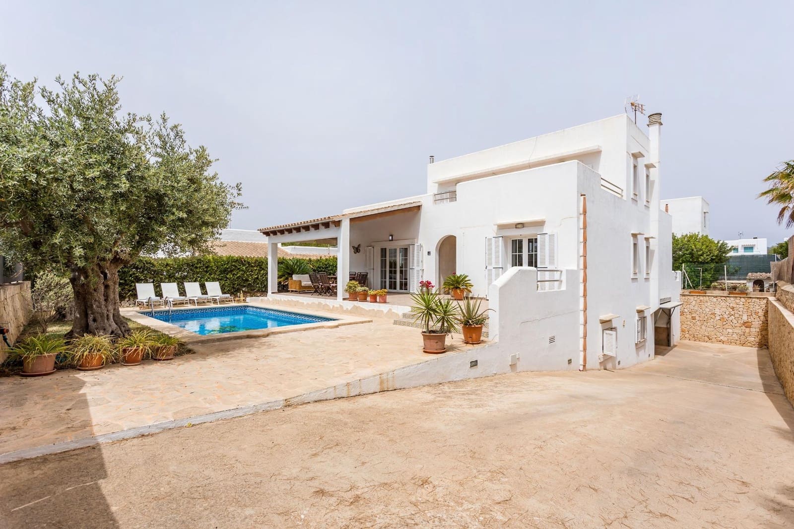 4 soveværelse Villa til salg i Cala d'Or med swimmingpool - € 900.000 (Ref: 8500383)
