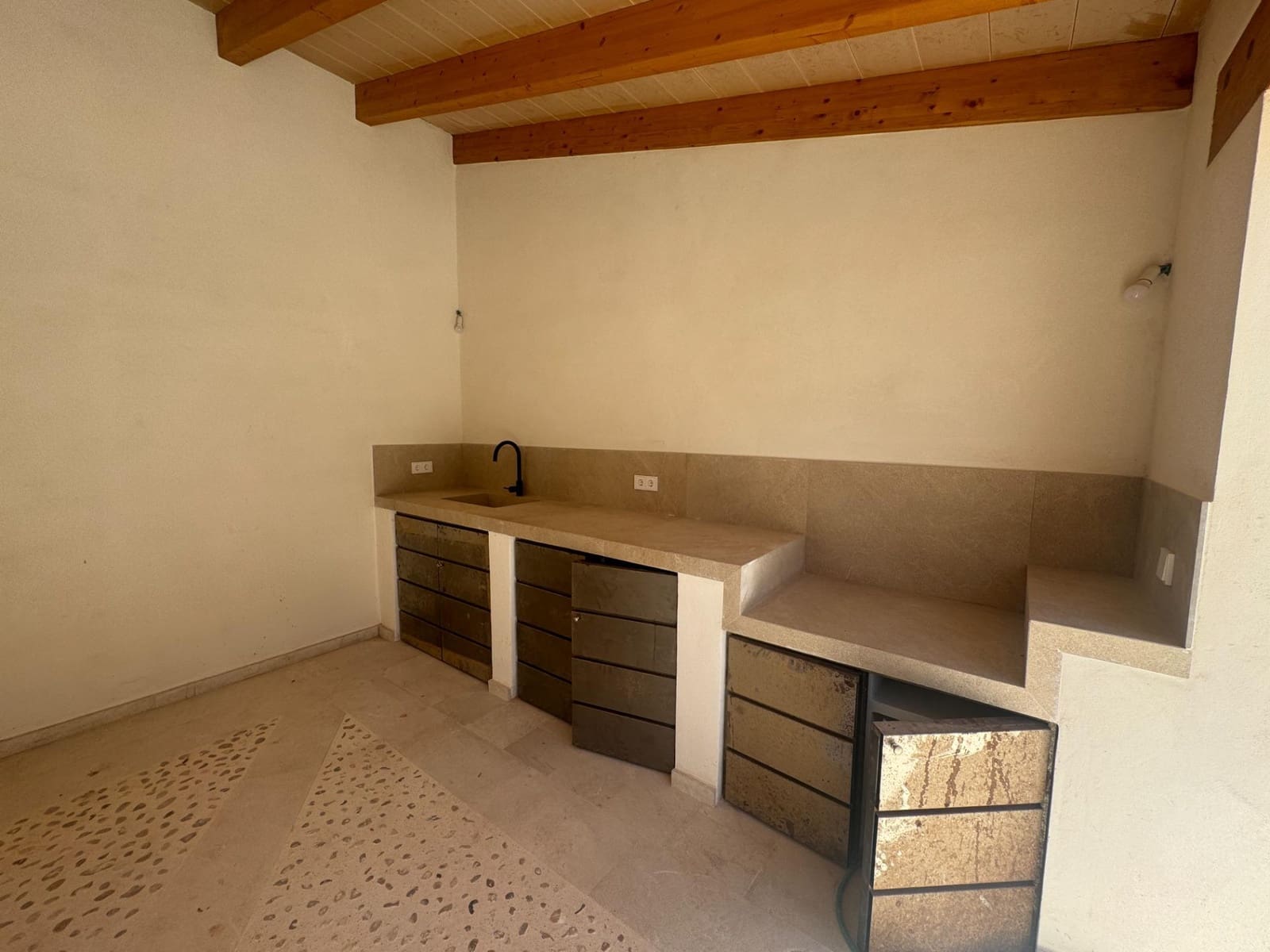 4 soveværelse Byhus til salg i Ses Salines med swimmingpool garage - € 895.000 (Ref: 8578230)