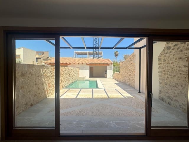 4 soveværelse Byhus til salg i Ses Salines med swimmingpool garage - € 895.000 (Ref: 8578230)