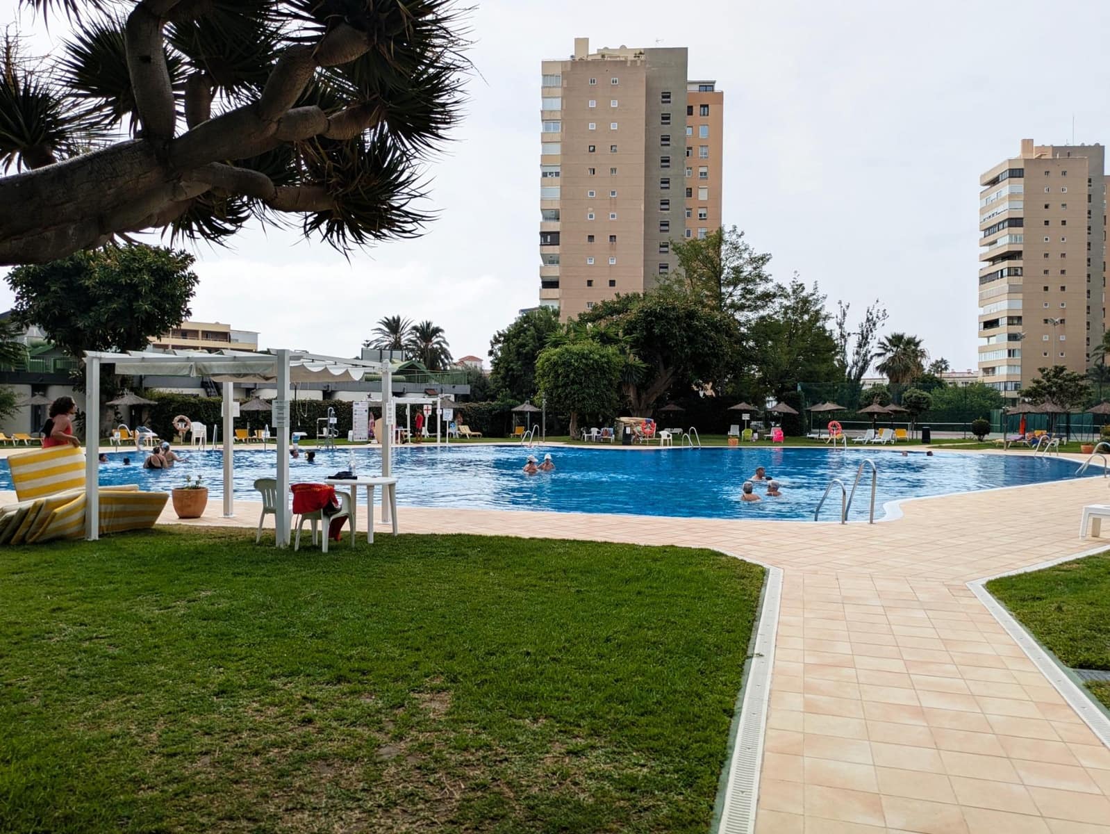 Piso de 2 habitaciones en Torremolinos en venta con piscina - 579.000 € (Ref: 10064745)