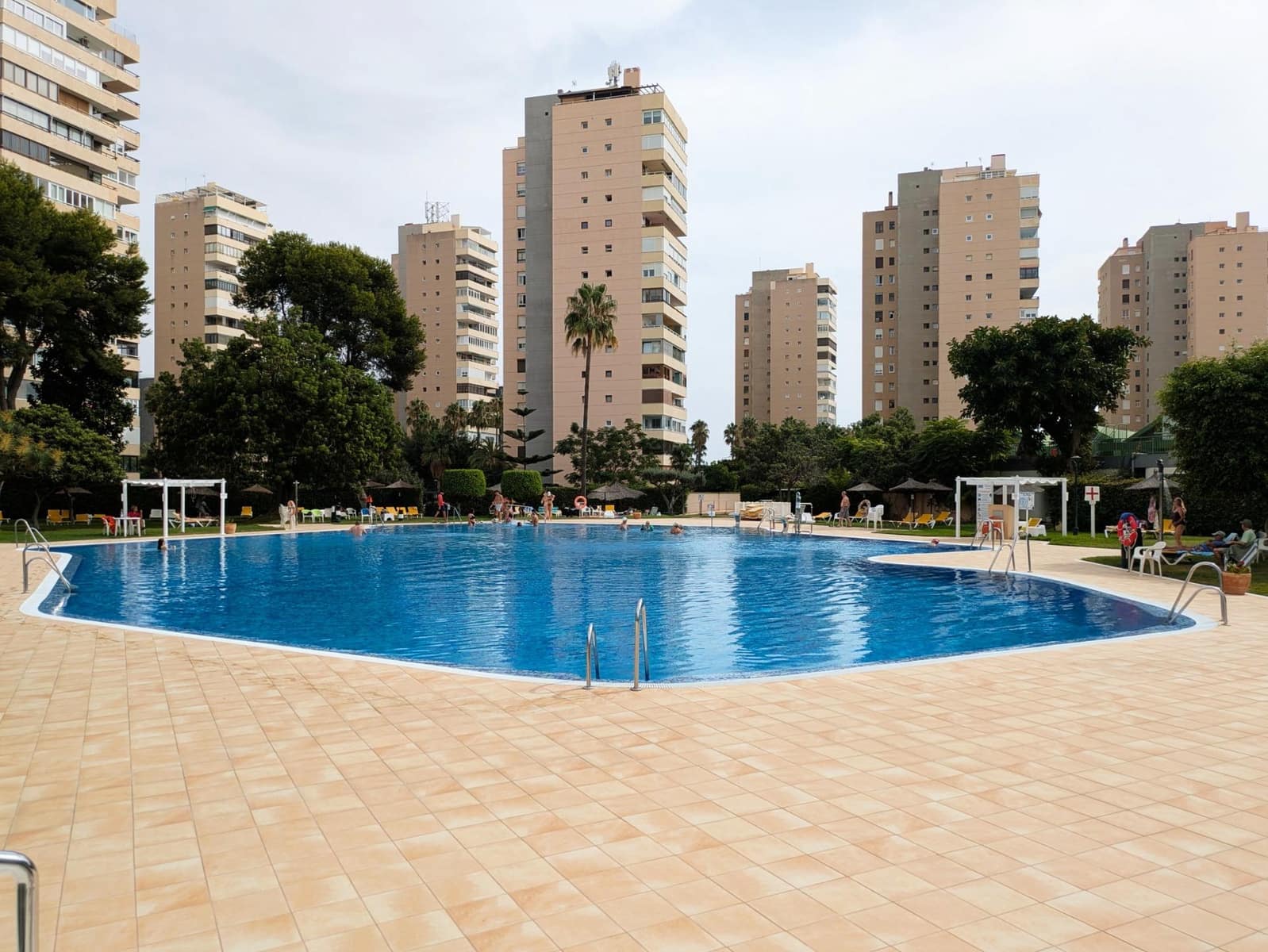 Piso de 2 habitaciones en Torremolinos en venta con piscina - 579.000 € (Ref: 10064745)