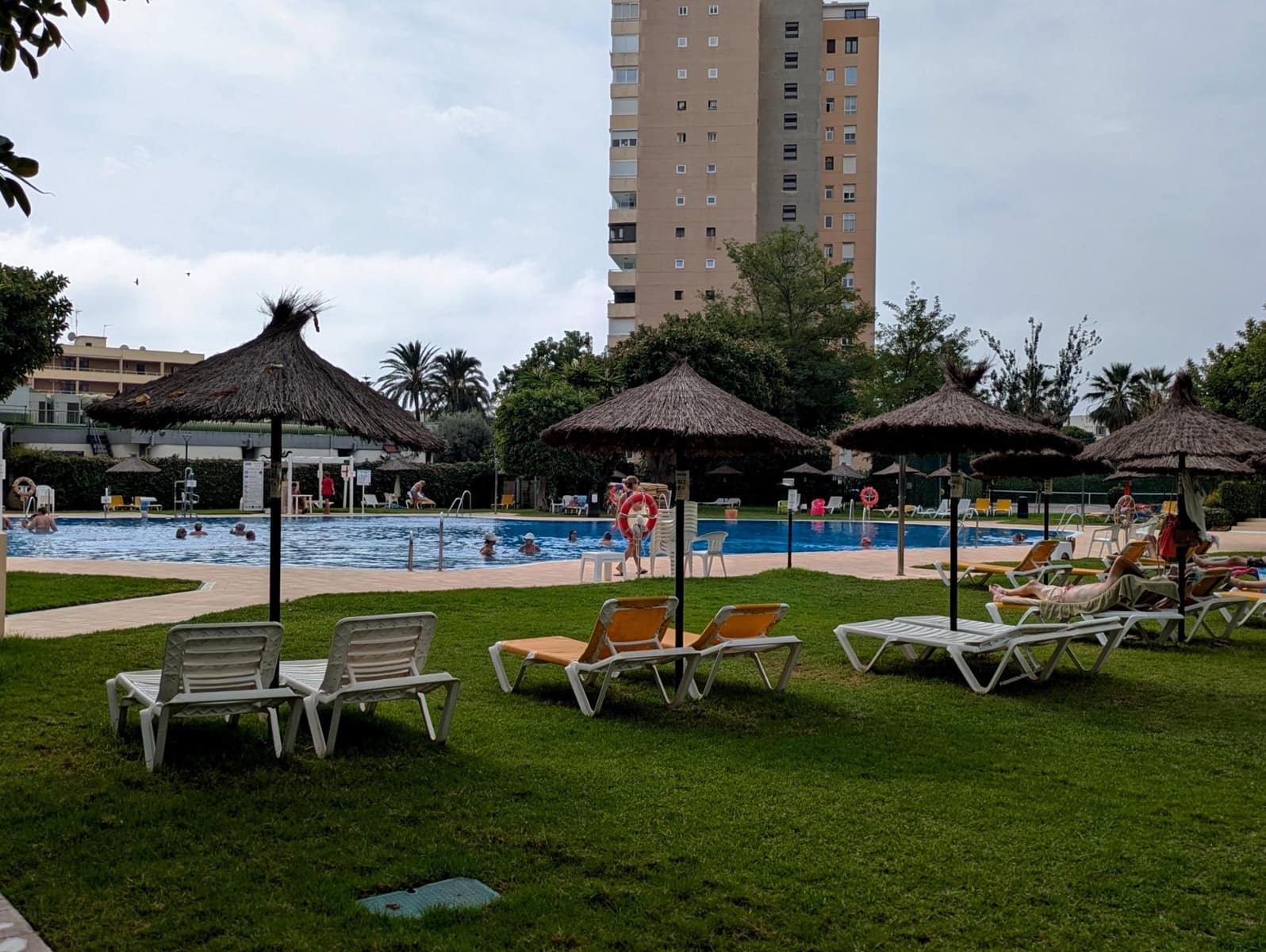 Piso de 2 habitaciones en Torremolinos en venta con piscina - 579.000 € (Ref: 10064745)