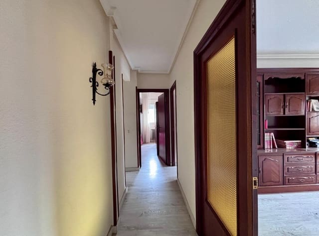 4 makuuhuone Asunto myytävänä paikassa Santibáñez de Béjar - 99 000 € (Ref: 10094761)