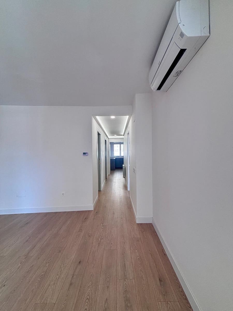 3 bedroom Flat for sale in Salamanca city with garage - € 510,000 (Ref: 10102688)
