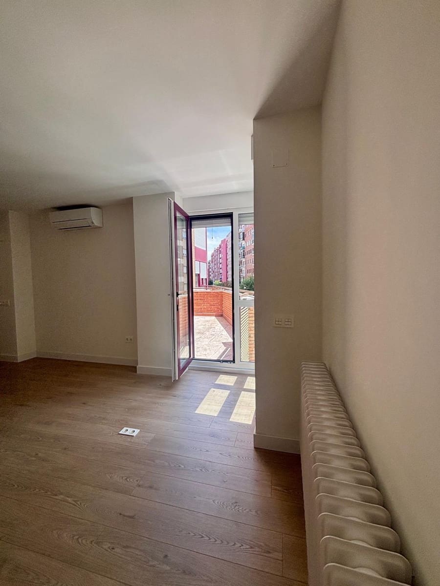 3 bedroom Flat for sale in Salamanca city with garage - € 510,000 (Ref: 10102688)
