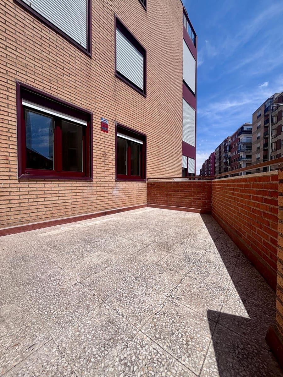 3 bedroom Flat for sale in Salamanca city with garage - € 510,000 (Ref: 10102688)