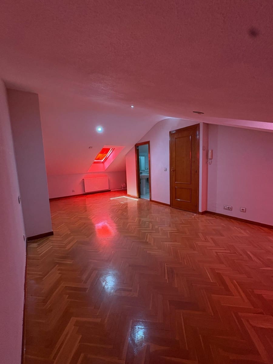 3 bedroom Terraced Villa for rent in Salamanca city with pool garage - € 1,000 (Ref: 10109767)
